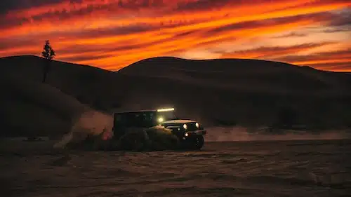 Site événementiel et réseaux sociaux d'un rallye automobile au Maroc — Biarritz